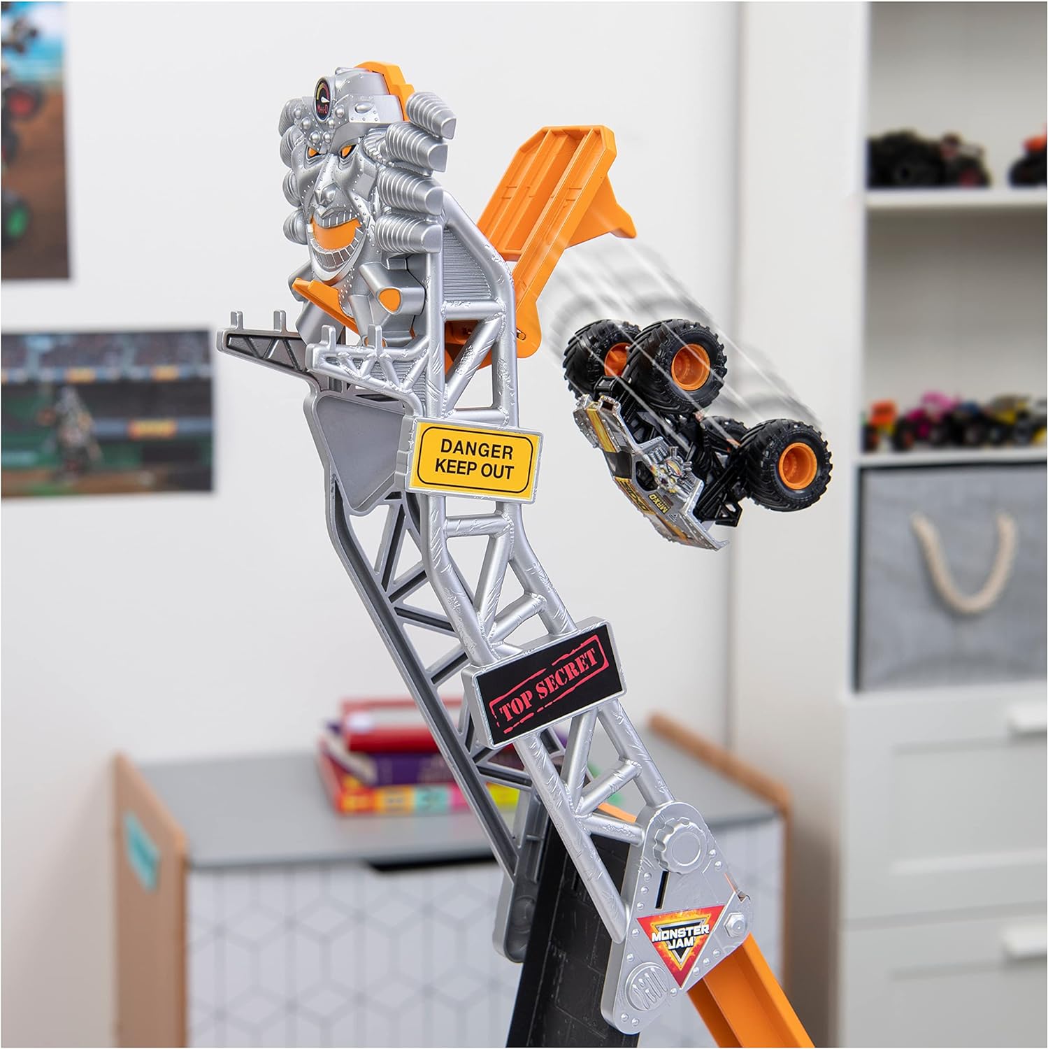 Max-D Break Free Playset with Exclusive Monster Truck — image 2