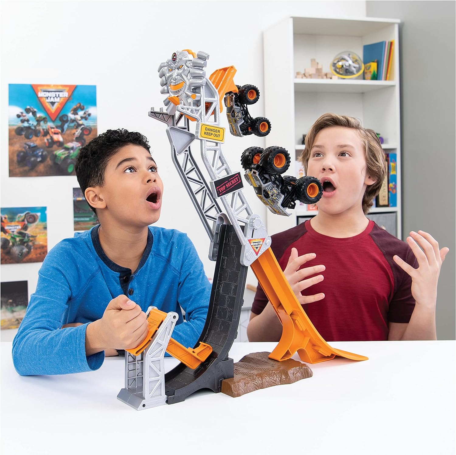 Max-D Break Free Playset with Exclusive Monster Truck — image 5